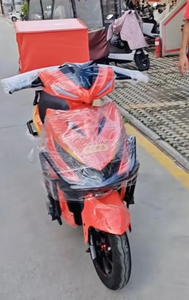 抖音博主“老驴记”1月初发布视频，披露河南郑州多名京东外卖前骑手在完成平台活动要求后，电动车购车款却迟迟无法返还的问题。

据视频介绍，今年8月至9月期间，京东外卖针对全职骑手推出电动车活动，宣传口径